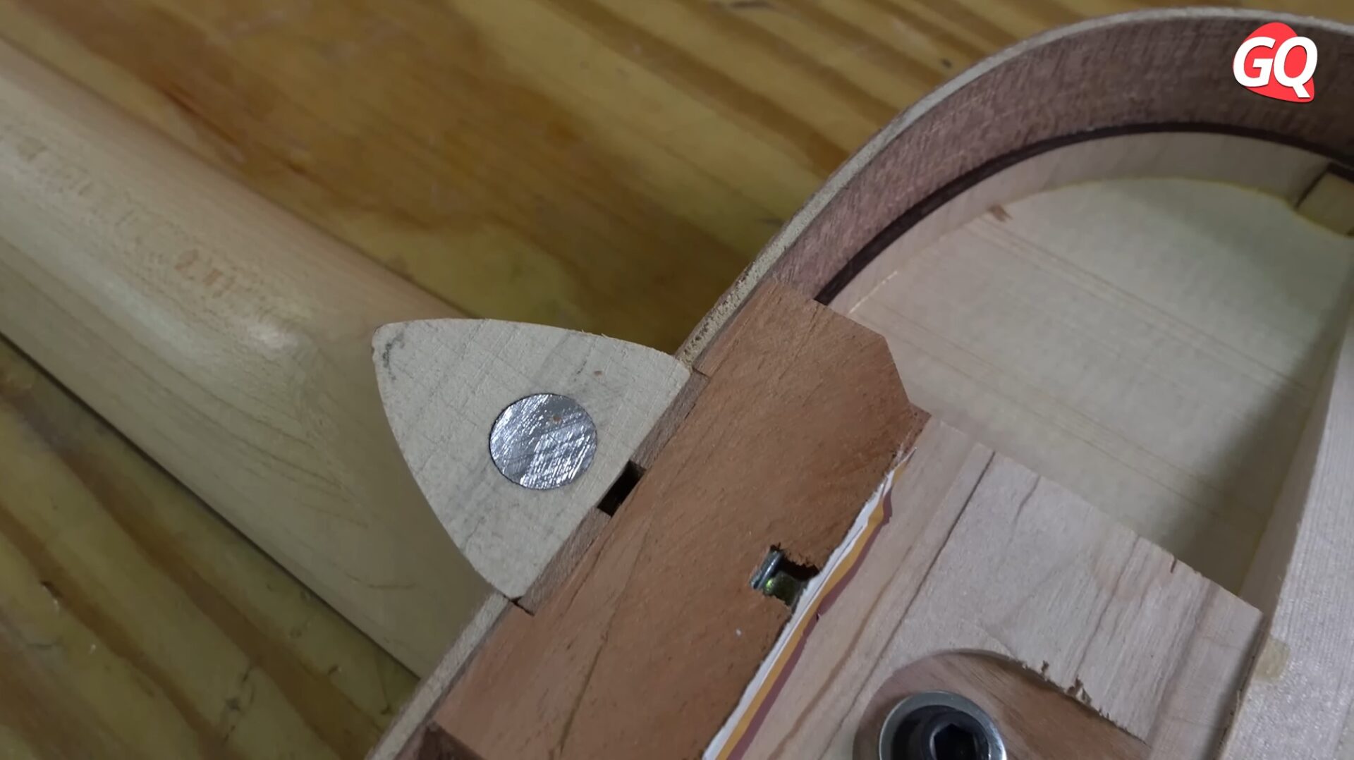 Acoustic guitar solid wood vs laminate, pros and cons